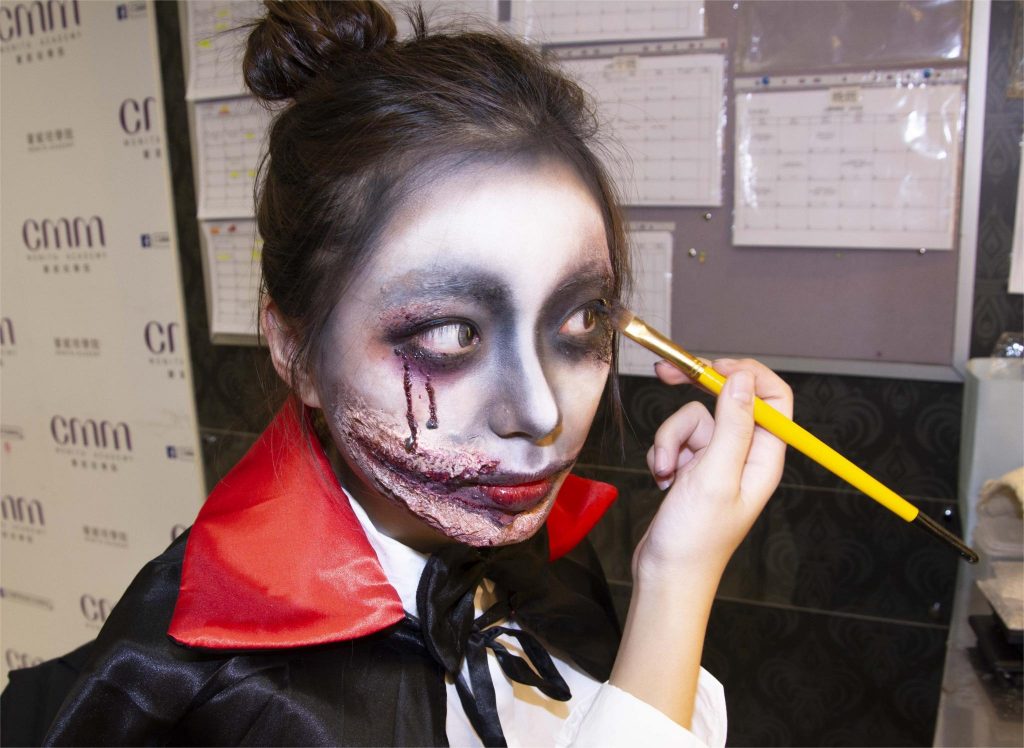 adv makeup crop